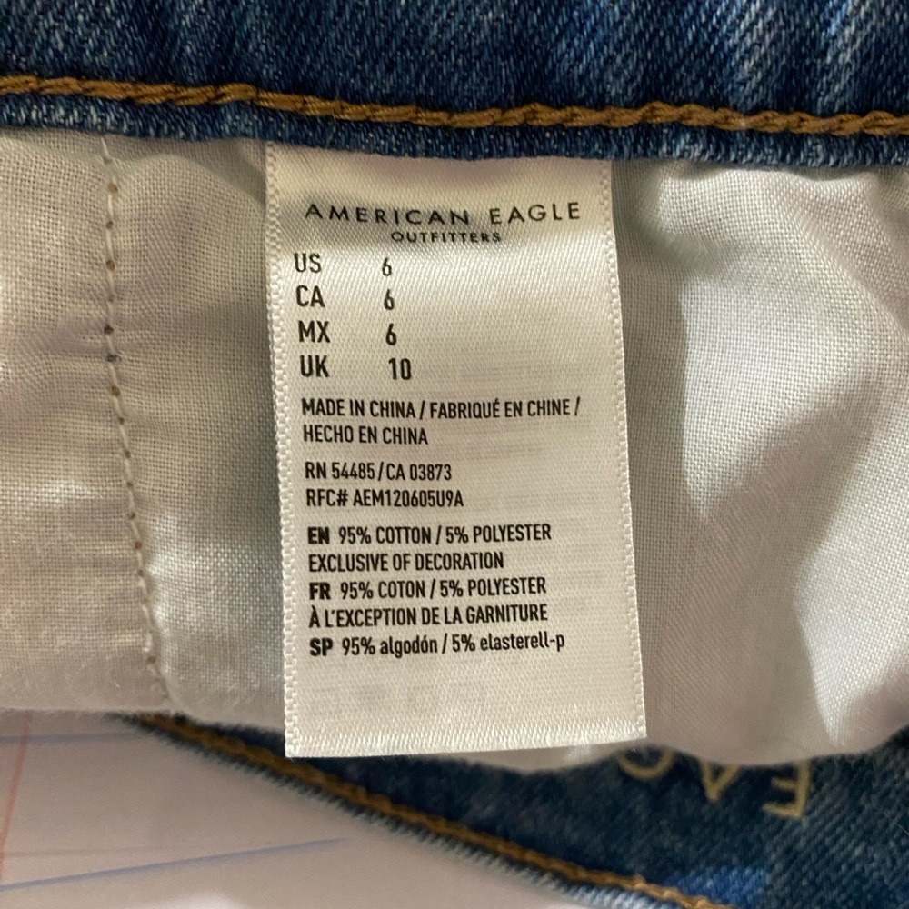 American Eagle Outfitters Mom Short Hi-Rise Medium Wash Cuffed Jean Shorts Sz 6 - Picture 11 of 12